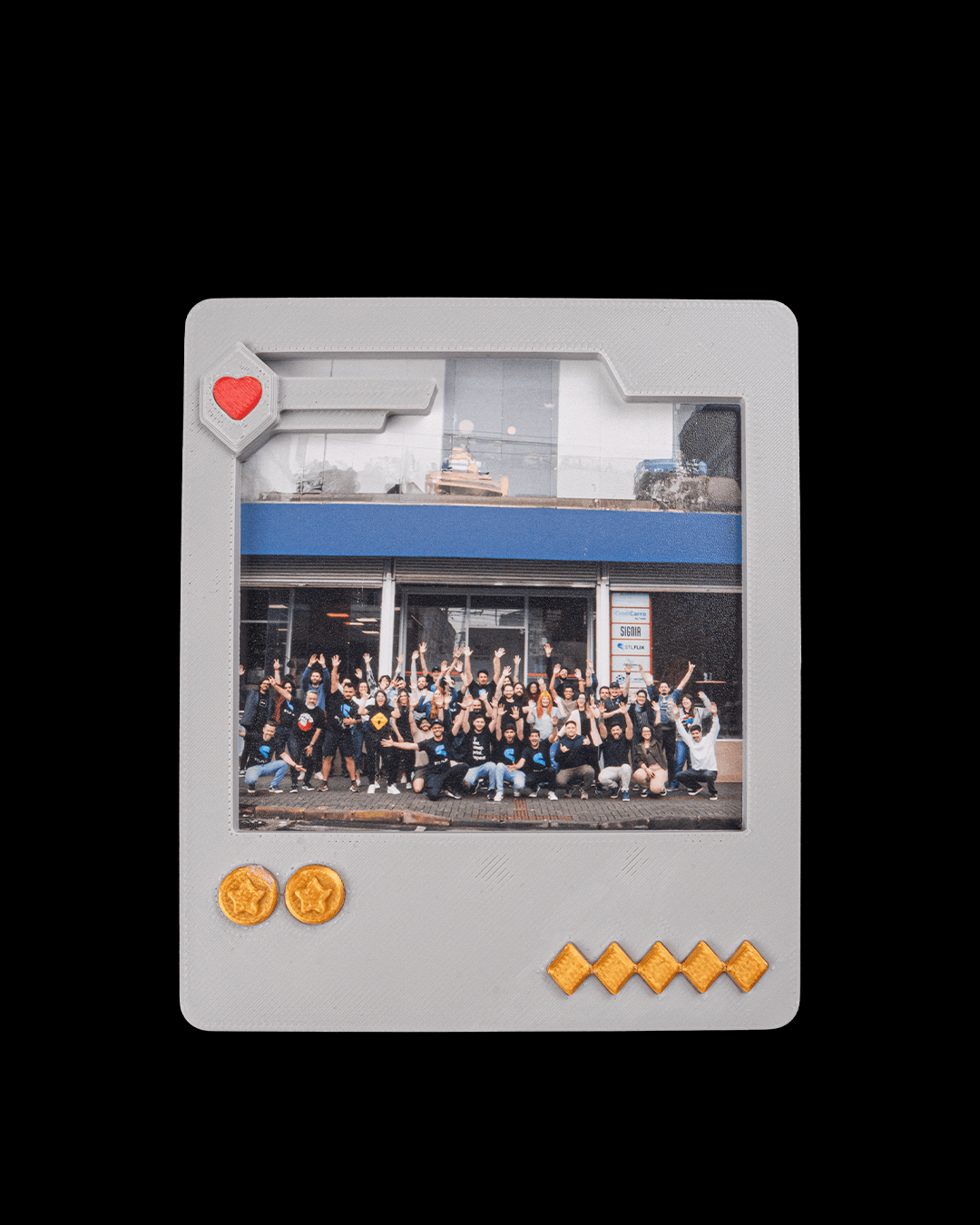 Pixel Snap — Magnetic Photo Frame
