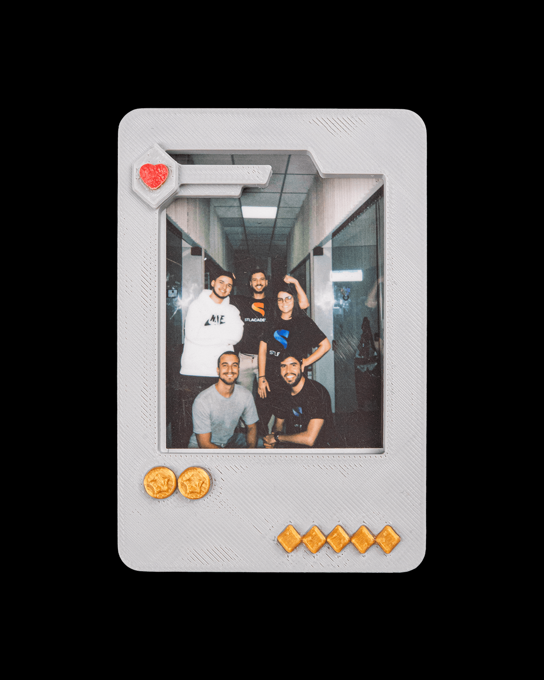 Pixel Snap — Magnetic Photo Frame