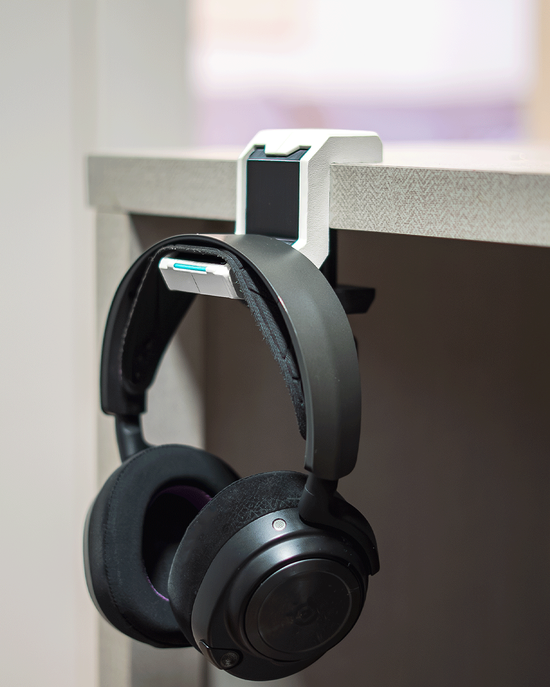 Helm Anchor — Compact Headphone Holder