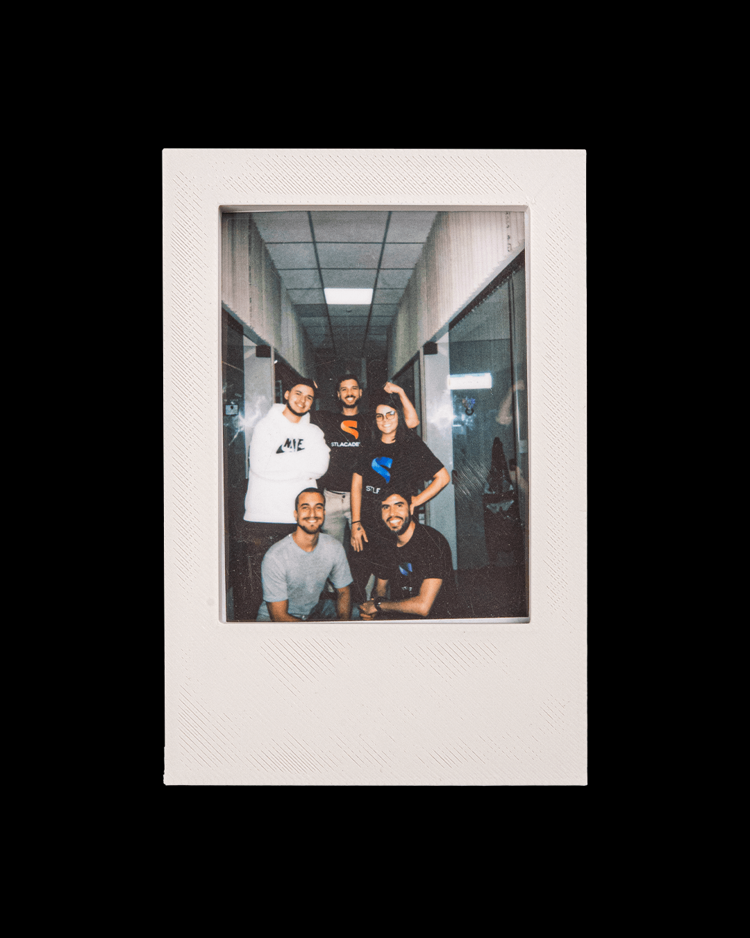 Instant Moment — Magnetic Photo Frame
