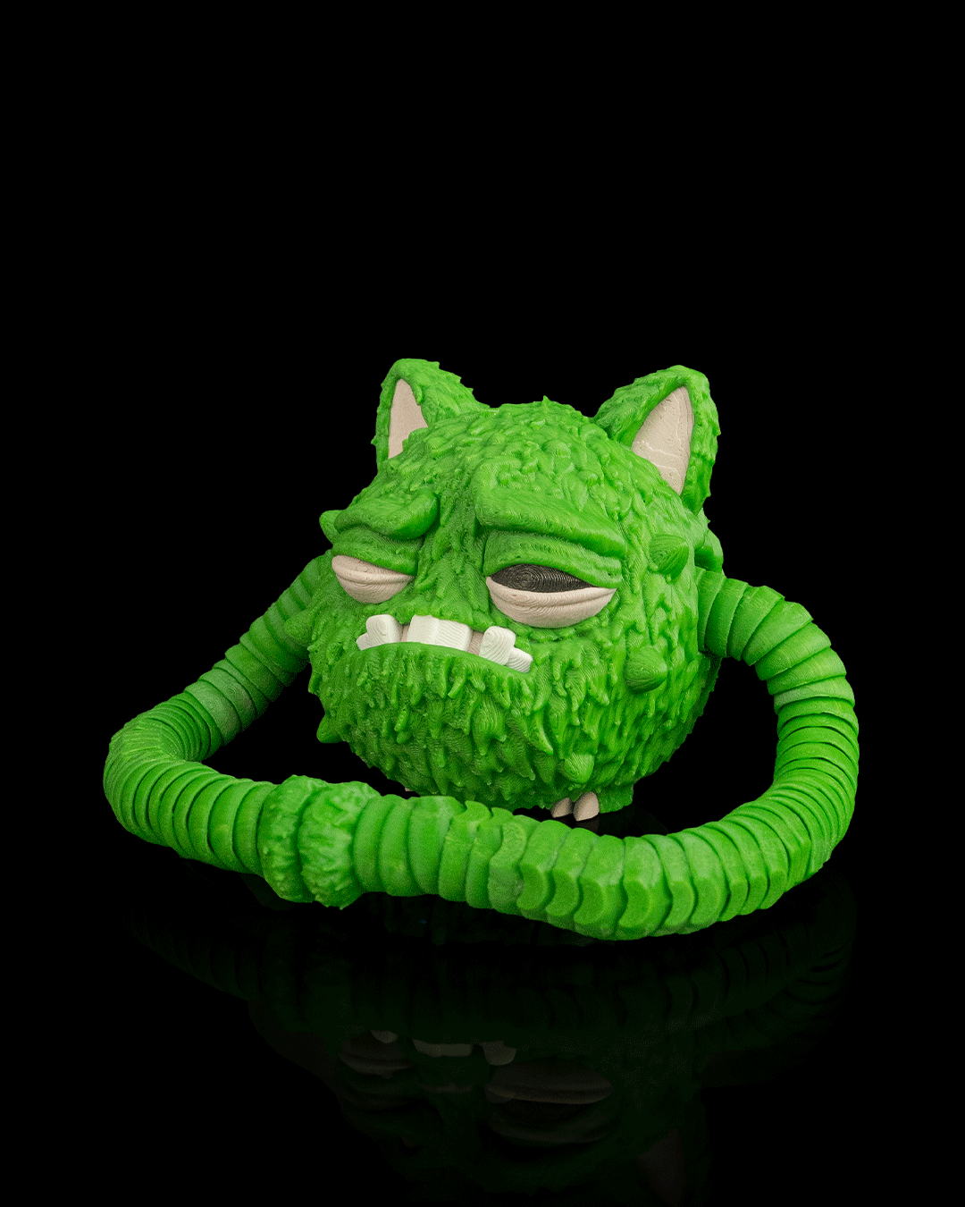 Mibbin — Grumpy Articulated Monster Fidget Keychain / Statuette