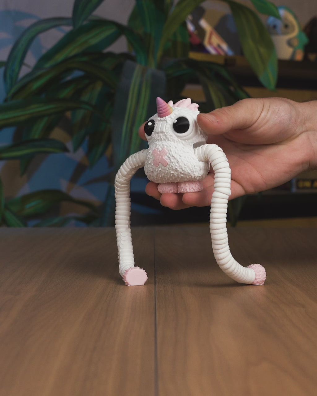 Glimmin — Unicorn Monster Articulated Fidget Keychain / Statuette