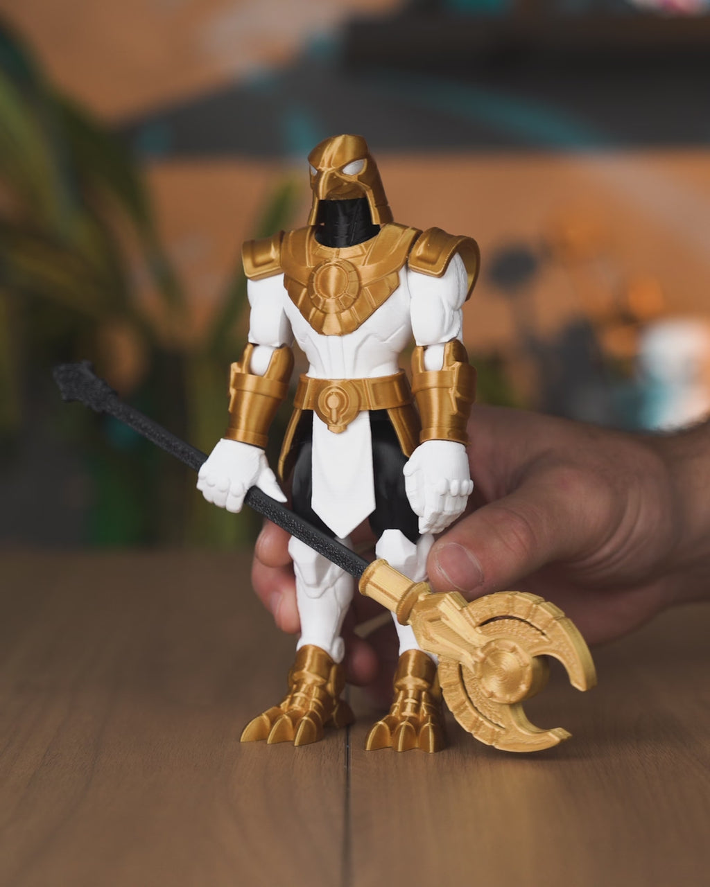 Articulated Mecha Sky Horus God Figure — Sci-Fi Egyptian Deity Collectible (18cm)